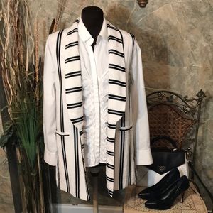 DO + BE 🌹 Black and white striped vest